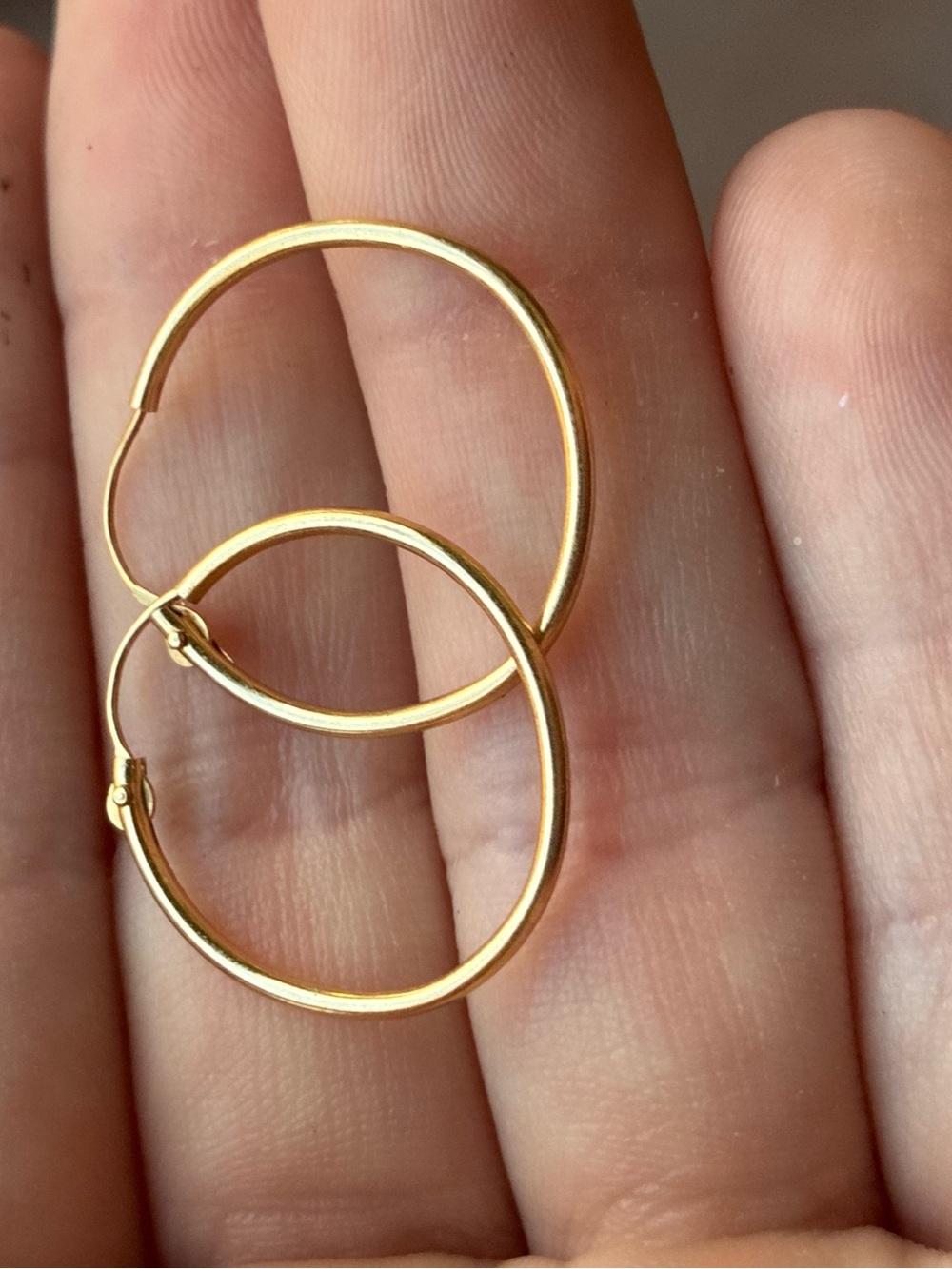 Vintage solid 14k yellow gold hoop earrings - Picture 10 of 10